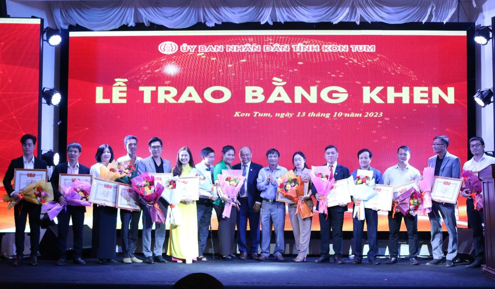 Hội nghị Kỷ niệm Ngày Doanh nhân Việt Nam (13/10/2023) và đối thoại doanh nghiệp tỉnh Kon Tum lần thứ II năm 2023