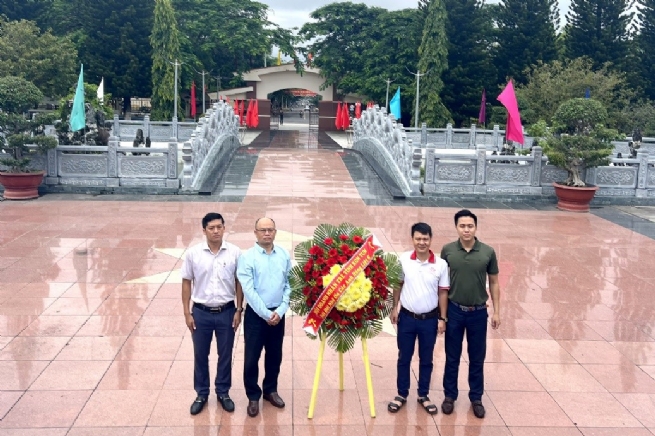 Hội Doanh nhân trẻ tỉnh Kon Tum tri ân các anh hùng liệt sỹ