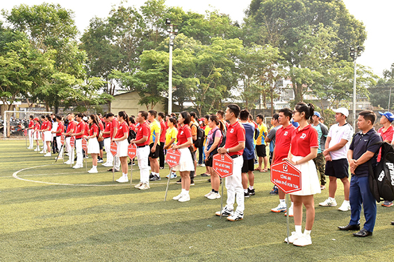 Hội thao chào mừng 20 năm Ngày truyền thống Viettel Kon Tum