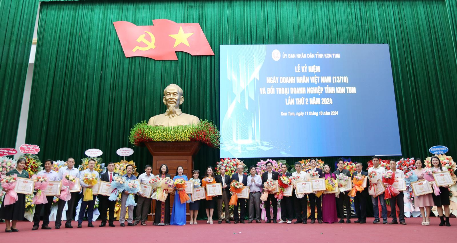 Lễ kỷ niệm 20 năm ngày Doanh nhân Việt Nam ( 13/10/2004 - 13/10/2024) và trao Bằng khen cho các tập thể, cá nhân